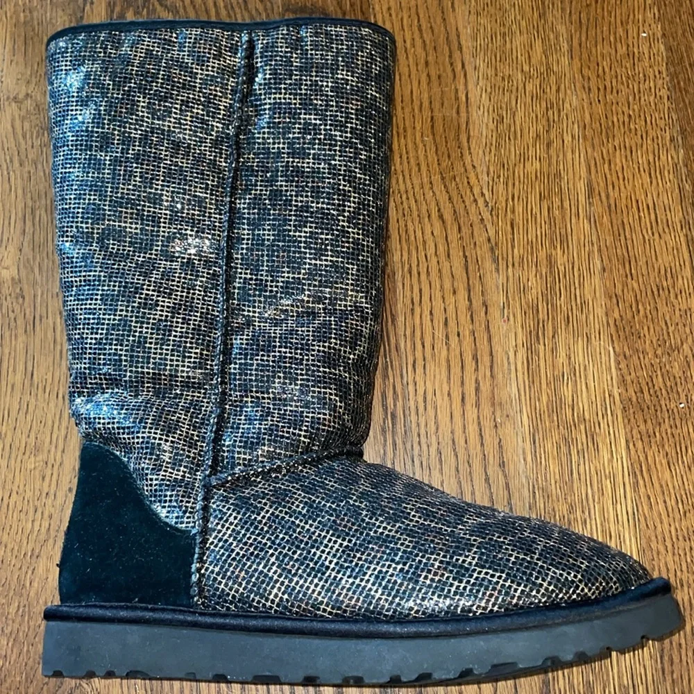 UGG Metallic Silver and Black Patterned Winter Boots - Picture 5 of 16